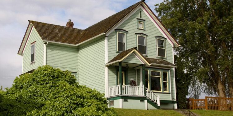 Home Flipping Margins Tighten as Deals Become More Scarce