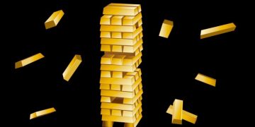 Gold glitters as mistrust spreads