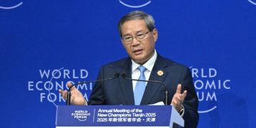 China’s premier vows to ‘open its doors wider’ to trade and tech industry