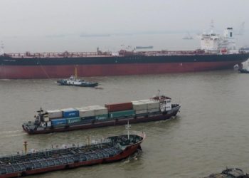 Many oil tanker owners reluctant to brave Strait of Hormuz, Frontline chief says