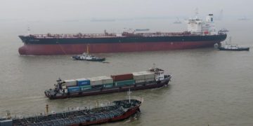 Many oil tanker owners reluctant to brave Strait of Hormuz, Frontline chief says