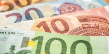 France pushes for joint debt to bolster international role of euro