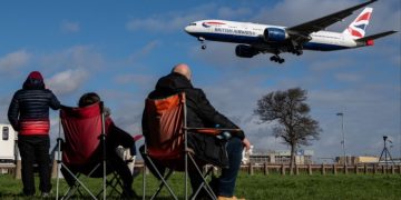 IAG boss takes advantage of rising share price