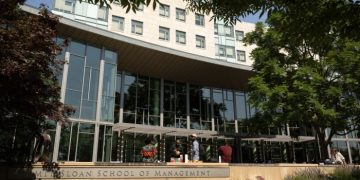 Private equity outpaces banks in scramble for graduate talent