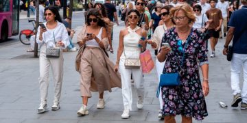 Nearly half of UK investors turn to social media for financial information