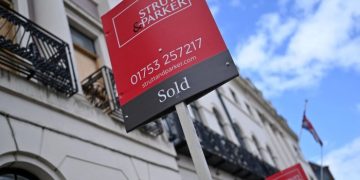 UK mortgage approvals rise for the first time this year