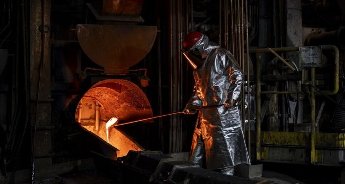 Smelters pay to process copper as China expands capacity