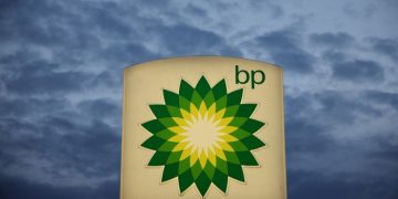 Shell denies takeover talks with UK rival BP