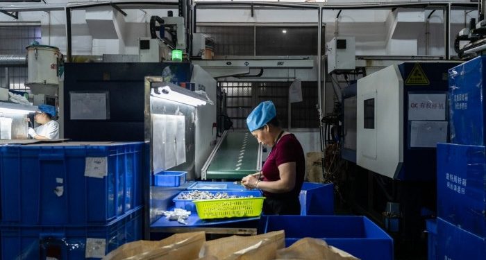 China’s manufacturing activity shrinks for third straight month