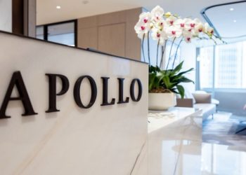 Apollo delays hiring junior bankers after pressure from Jamie Dimon