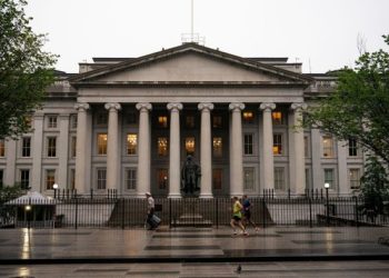Foreign Treasury holdings remain near record high despite tariff turmoil