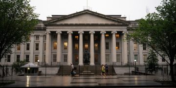 Foreign Treasury holdings remain near record high despite tariff turmoil