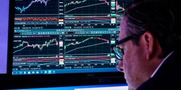 Private market funds lag US stocks over short and long term