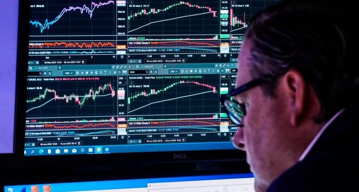 Private market funds lag US stocks over short and long term