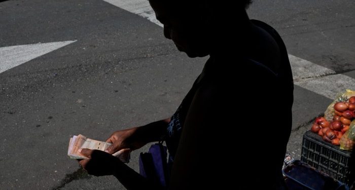 Venezuela arrests dozens in crackdown on black market dollars