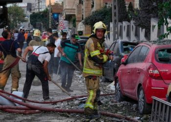 Israel targets Iranian commanders and nuclear sites with air strikes