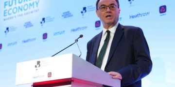 BoE’s Bailey sees signs of softer jobs market and predicts further rate cuts