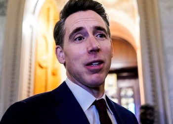 Senate introduces tariff rebate checks bill after Trump suggestion