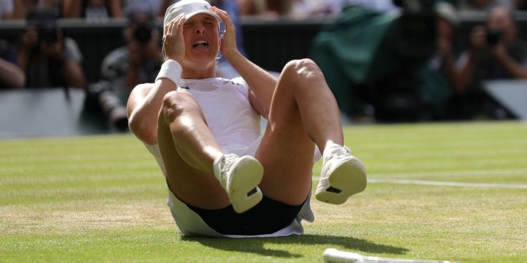 Ice Cool Swiatek Wins First Wimbledon As Anisimova Freezes