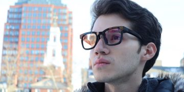 These Transcribing Eyeglasses Put Subtitles on the World