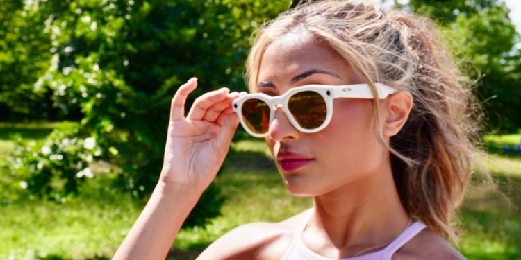 I took a walk with Meta’s new Oakley smart glasses – they beat my Ray-Bans in every way