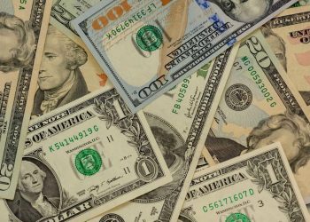 Dollar Slips Due to Strength in Stocks and Lower T-note Yields