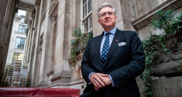 Lord Mayor criticises UK companies for choosing low-fee pension schemes