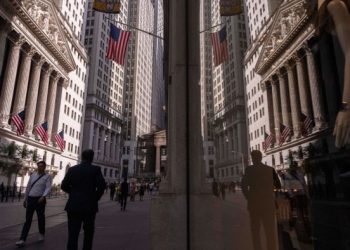 Retail investors reap big gains from ‘buying the dip’ in US stocks