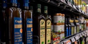 US threatens EU with 17% tariff on food exports