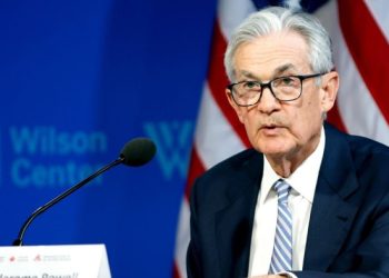 Dollar falls after Trump asks lawmakers if he should fire Jay Powell
