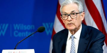 Dollar falls after Trump asks lawmakers if he should fire Jay Powell