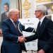Apple C.E.O. Gifts Trump Gold