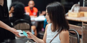 Credit card debt reaches $1.21 trillion in the second quarter