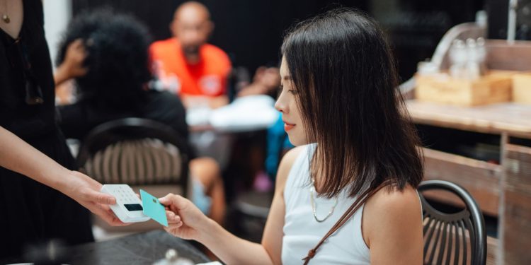 Credit card debt reaches $1.21 trillion in the second quarter