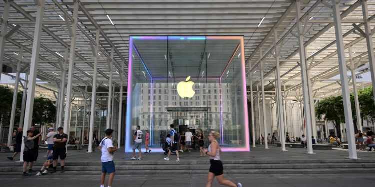 Stocks making the biggest moves after hours: AAPL, RDDT, AMZN, FSLR