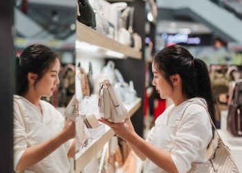 Why wealthy shoppers generate more retail refunds