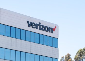 AT&T, Verizon Dial Up Strong Q2 Results— ETFs Picking Up The Signal – Fidelity MSCI Communication Services Index ETF (ARCA:FCOM), iShares U.S. Telecommunications ETF (BATS:IYZ)