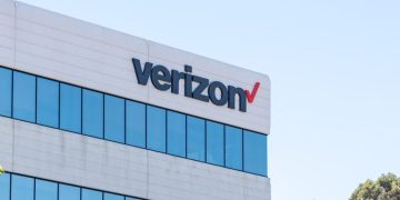 AT&T, Verizon Dial Up Strong Q2 Results— ETFs Picking Up The Signal – Fidelity MSCI Communication Services Index ETF (ARCA:FCOM), iShares U.S. Telecommunications ETF (BATS:IYZ)