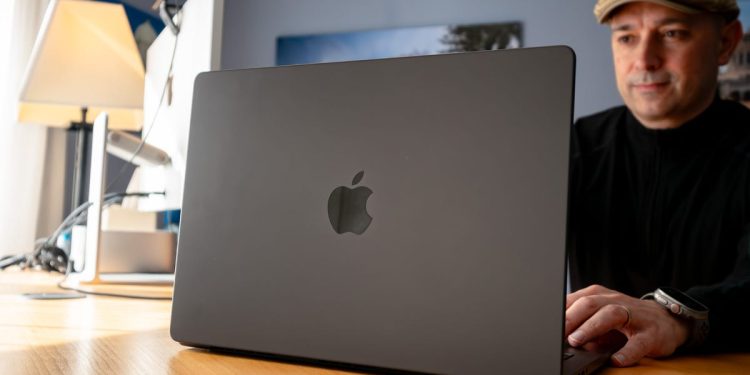 Windows 10 users looking for a new OS? Apple’s $599 MacBook can’t come at a better time