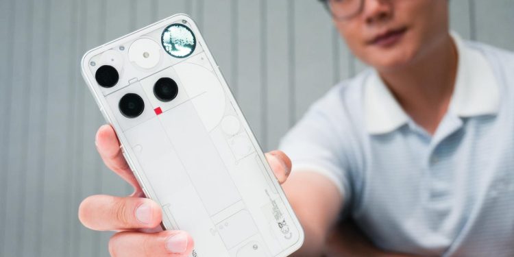 Changing these 12 settings on my Android phone extended its battery life by hours