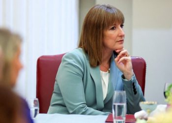 UK long-term borrowing costs near highest level since 1998