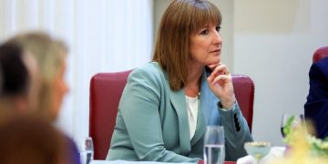 UK long-term borrowing costs near highest level since 1998