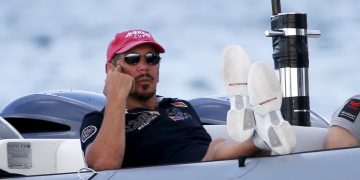 Stocks making the biggest moves midday: ORCL, CHWY, AVGO, GME