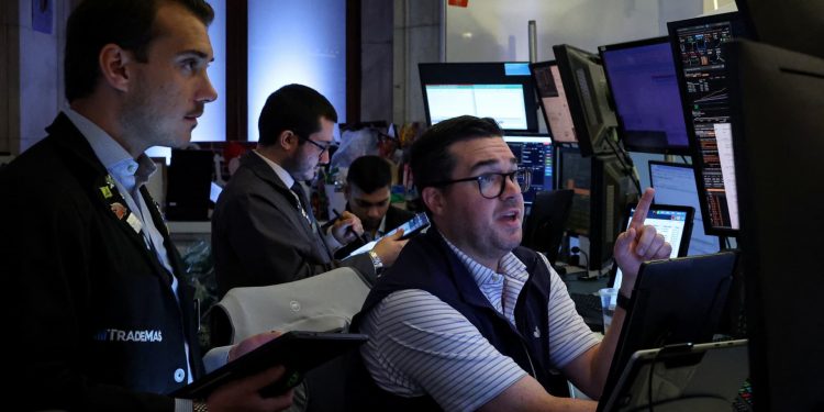 Morningstar PitchBook index tracks exposure to public and private assets