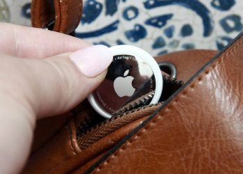 He tracked his luggage with an AirTag – what he found was straight out of a movie