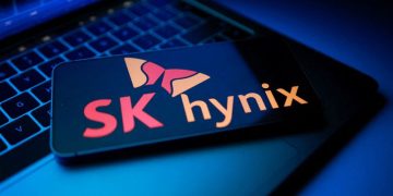 SK Hynix says readying HBM4 production as it seeks to retain lead over rivals