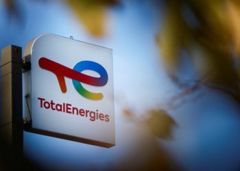 France’s Total cuts buybacks in fresh sign of oil price pressures