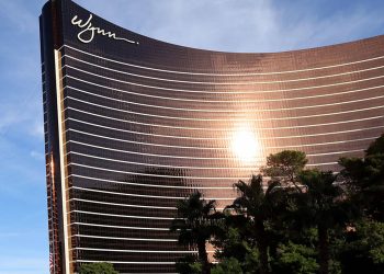 Stocks making the biggest moves midday: WYNN, RCAT, SNDK, PLTR