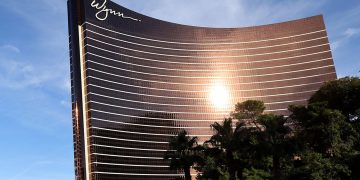 Stocks making the biggest moves midday: WYNN, RCAT, SNDK, PLTR