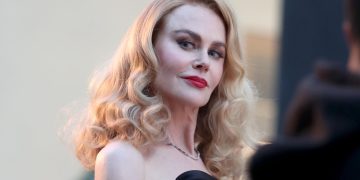 Kidman, Hamill, Garner, And Connelly Help Out